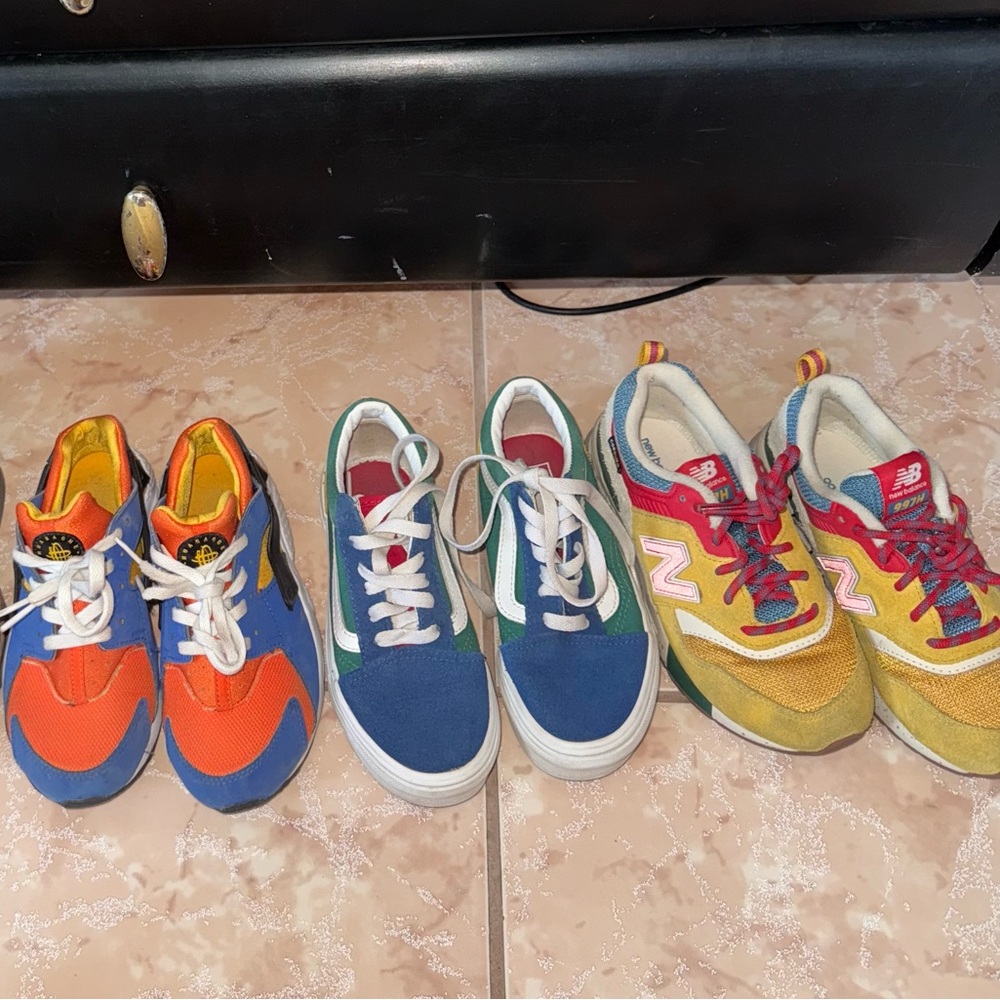 Kids shoes size 1y new balance, vans, huarache